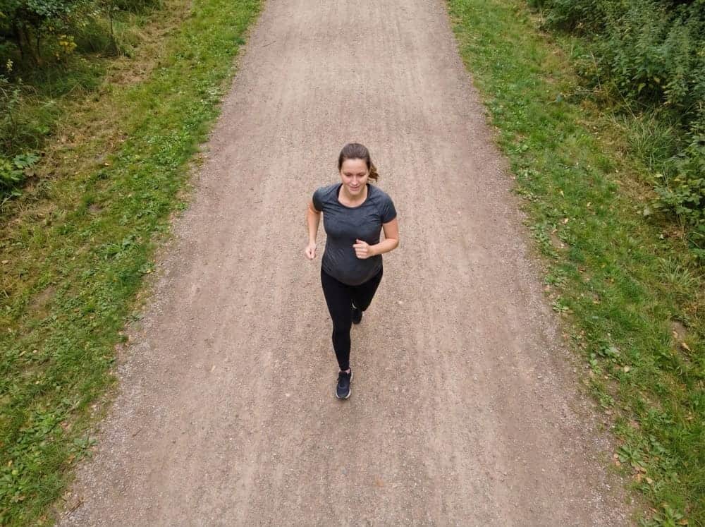 Sport in der Schwangerschaft: Was Sie über Nordic Walking und Laufen wissen müssen 2 Leichtes Gehen und lockeres Joggen sind sichere Sportarten für
aktive Schwangere